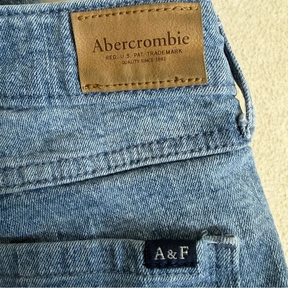 Abercrombie Kids Girls High Rise Straight Jeans Denim Patch Size 9/10 - Picture 4 of 10